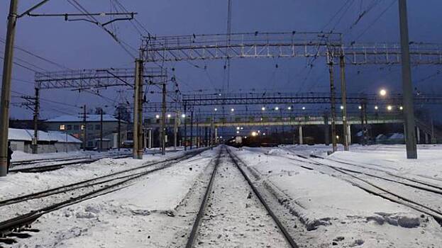 Подросток в наушниках погиб под электричкой в Москве