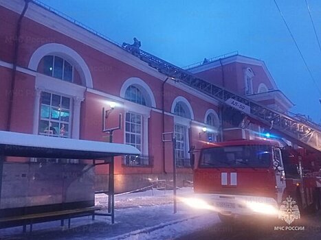 Пожар произошел в здании ж/д вокзала Брянск-Орловский