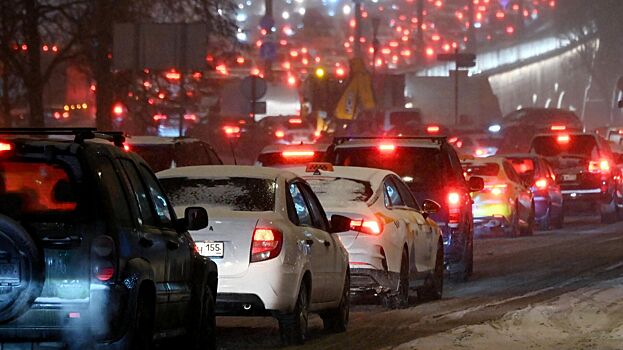 Пробки в Москве достигли восьми баллов