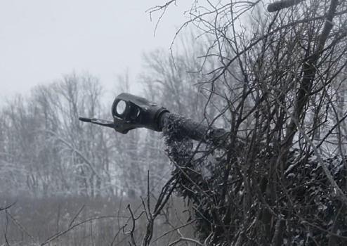 Расчеты гаубиц Д-30 артиллерийского подразделения группировки войск «Запад» уничтожили замаскированные блиндажи и живую силу ВСУ на Купянском направлении в зоне проведения СВО