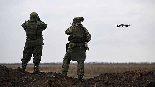 Российские бойцы подняли знамя над поселком Победа