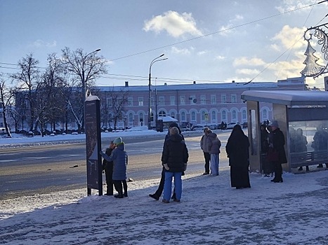 Сколько людей автобусы ежедневно перевозили в Мурманской области в 2023 году