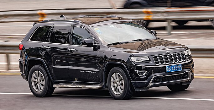 Stellantis подготовила систему вождения без рук для Jeep Grand Cherokee 2024 года