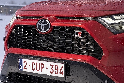 Toyota решила выпустить новый RAV4 через два года и не в формате 