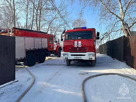 В Благовещенске на месте пожара в бытовом вагончике нашли тело погибшего мужчины