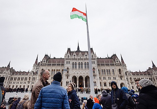 Около тысячи человек вышли на протест в Будапеште