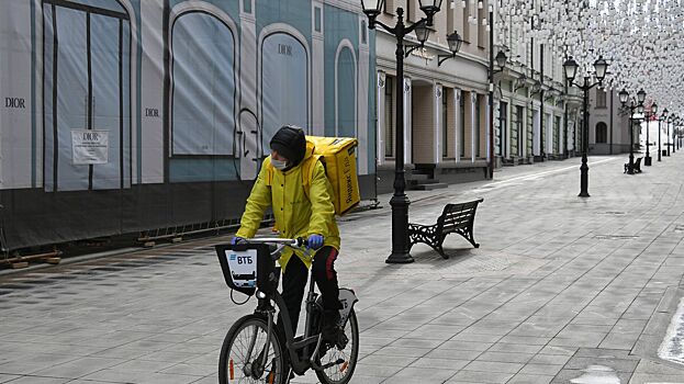 В курьеры начали брать студентов, женщин и пенсионеров