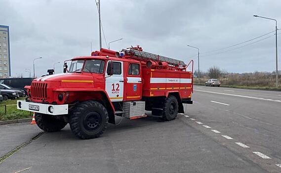 В Курске загорелся частный жилой дом и пристройка к нему