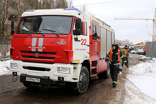 В Ленобласти при пожаре в здании взорвался газовый баллон