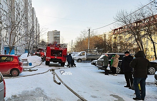 В Новосибирске в многоэтажке на Столетова загорелась квартира