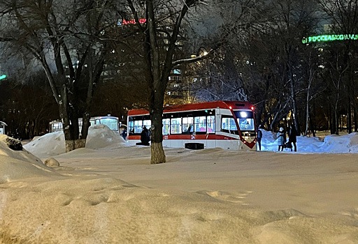 В Самаре 13 февраля на Ново-Садовой около "МегаСити" встали трамваи