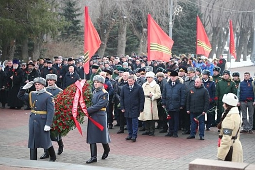 В Волгоградской области жители и гости города почтили память защитников Отечества