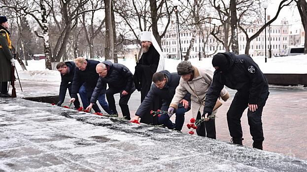 В Вологде возложили цветы к «Вечному огню» в преддверии Дня защитника Отечества