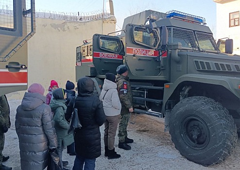 Военные полицейские ЦВО провели занятие со школьниками по оказанию первой медицинской помощи в Челябинске