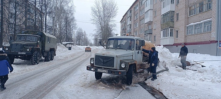 Жилые дома и социальные объекты остались без водоснабжения из-за порыва на коммунальных сетях в Можге