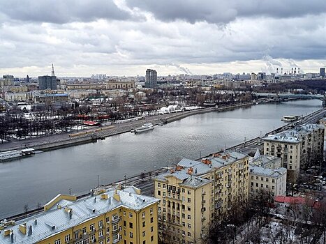 Облачную и прохладную погоду прогнозируют в Москве до середины следующей недели