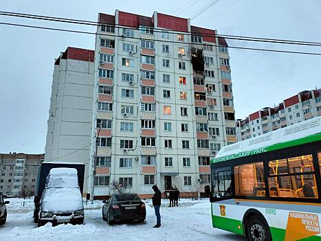 СМИ: При атаке БПЛА на Воронеж пострадала кровля магазина