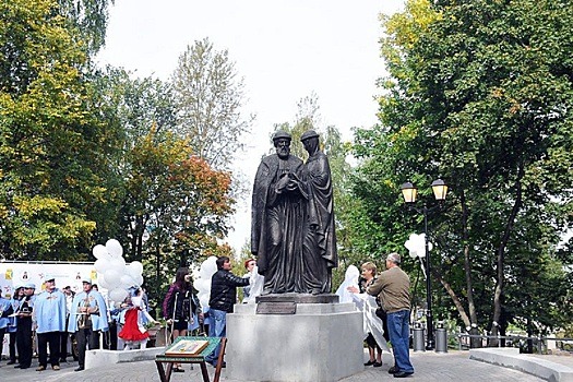 В Кирове отремонтируют памятник Петру и Февронии