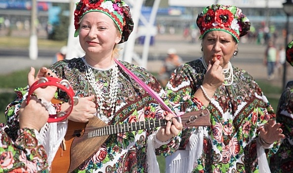 В Волгограде прошли народные гулянья перед Масленицей