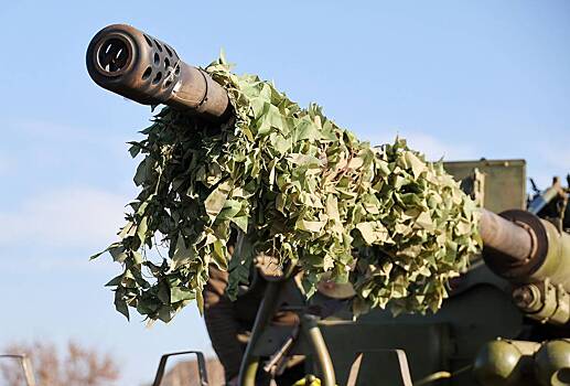 В зоне СВО заметили трактор с пушкой