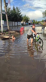 Чиновники оправдали засасывающую лужу под Костромой