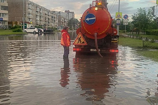 Дождевую воду в Абакане откачивают вторые сутки