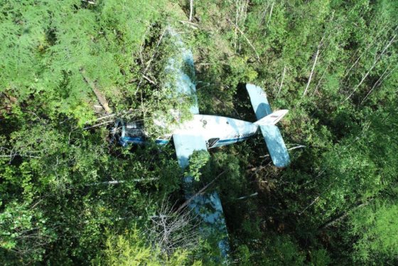 Фото: На севшем в якутском лесу самолете находились участники шоу 