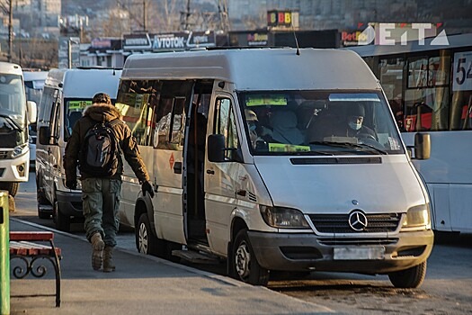 К остановкам автобусов и перронам электричек не могут попасть владивостокцы