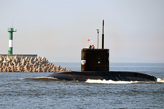 Подводная лодка "Волхов" вернулась во Владивосток после боевой службы