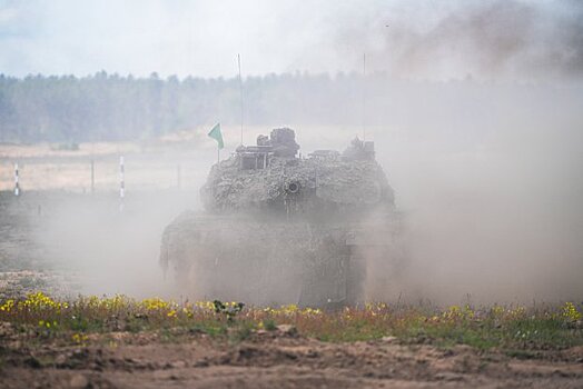 Российские военные высокоточными снарядами подожгли немецкий танк Leopard