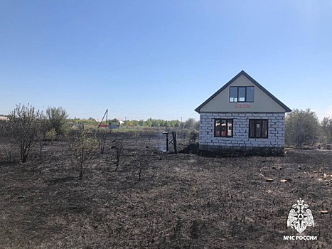 Шесть часов пожарные тушили загоревшиеся дачи в Краснодаре