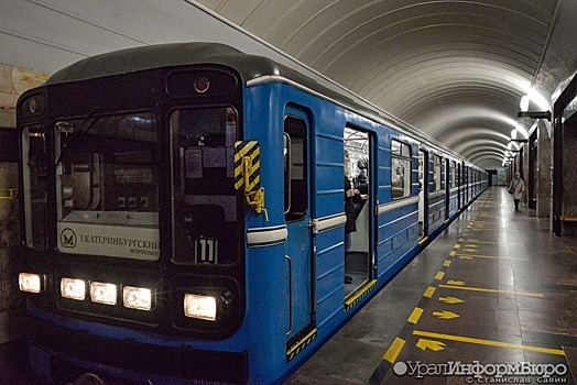 В Екатеринбург человек упал на пути в метро