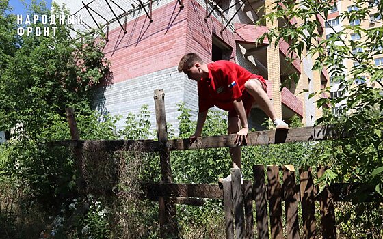 В Кирове опасные недострои обнесли забором