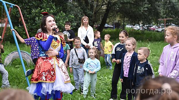 Вологжане отметили завершение ремонта двора на ул. Добролюбова