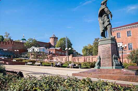 Благоустройство сквера завершилось у Зачатской башни в Нижнем Новгороде