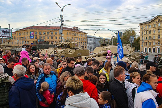 Более 170 тыс. человек посетили выставку трофейной техники НАТО в Новосибирске