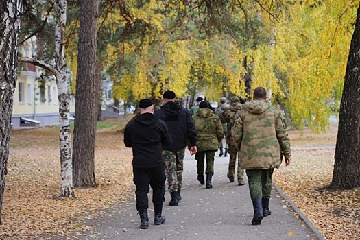 Более 20 тысяч повесток петербургские военкоматы разошлют в осенний призыв