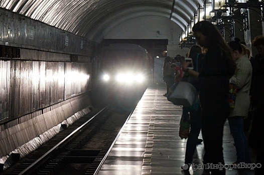 Человек упал под поезд в метрополитене Екатеринбурга