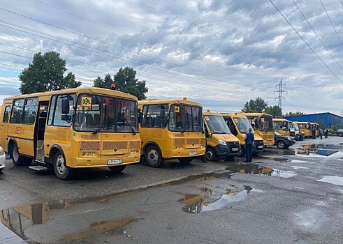 Чиновников под Новосибирском обязали обеспечить детей школьным автобусом