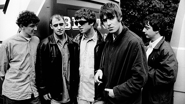 Дебютный альбом Oasis возглавил чарт в Великобритании спустя 30 лет после выхода