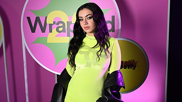 Две песни из альбома Charli XCX «BRAT» подходят для реанимации человека