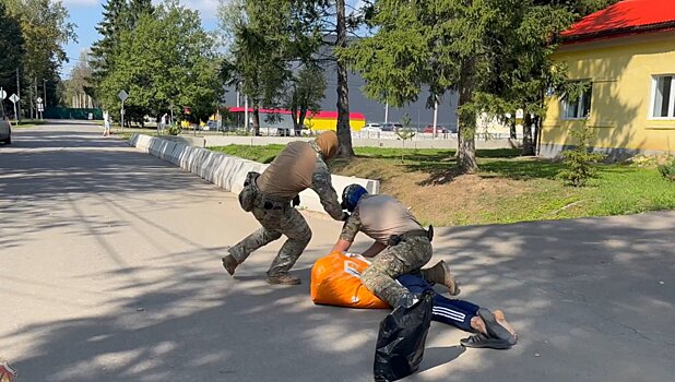 ФСБ опубликовала видео задержания подозреваемого в попытке теракта