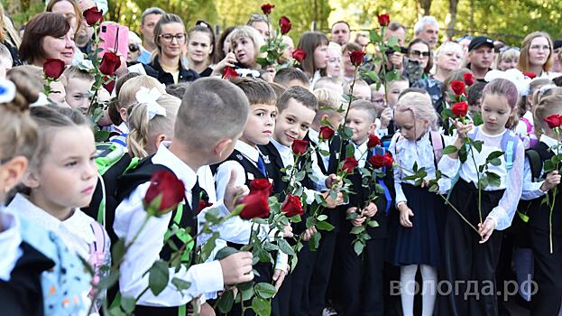 И. о. Мэра Вологды Андрей Накрошаев поздравил вологжан с Днём знаний