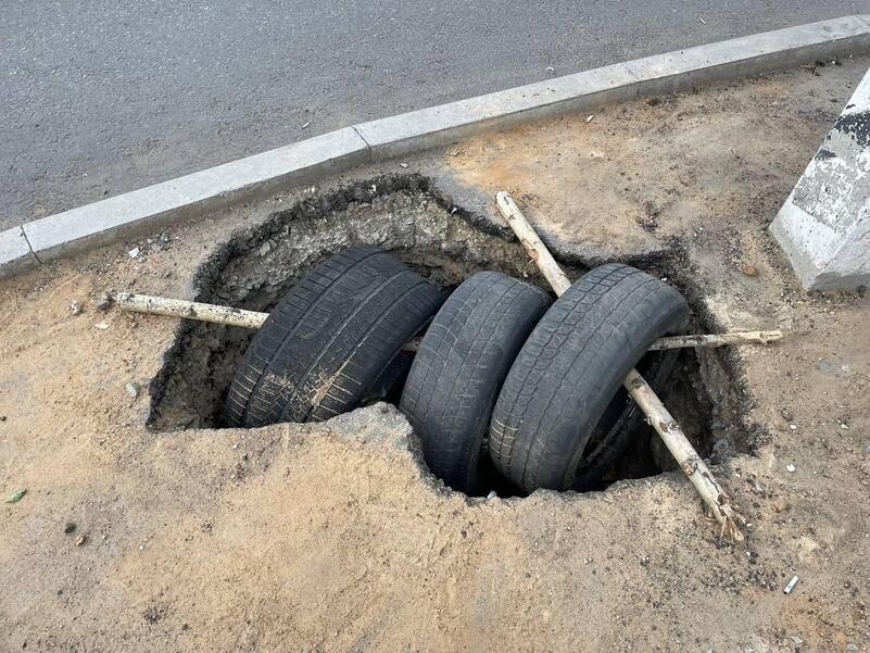 Яму с колёсами заметили читинцы на перекрёстке в центре города2