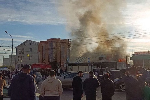 Киоски с шаурмой загорелись на МЖК в Новосибирске