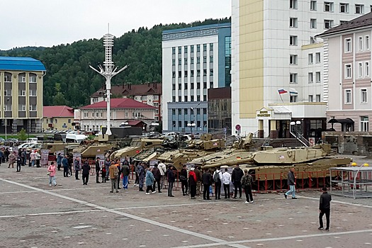 Около 30 тыс. человек посетили выставку трофейной техники НАТО в Республике Алтай