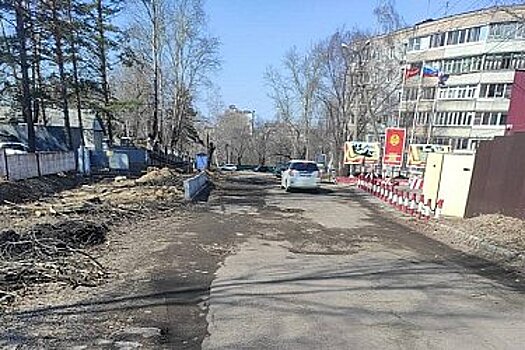 Опасная тропа в Хабаровске: отсутствие тротуаров ставит под угрозу жизни горожан