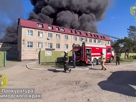 Пять зданий охвачены огнем в Уссурийске