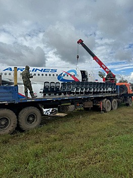 Севший в поле самолет «Сочи – Омск» разбирают на запчасти