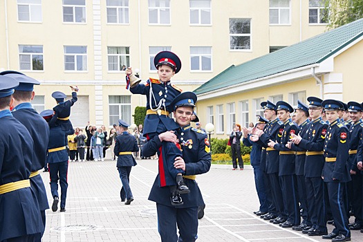 В Луганске первые 50 студентов начали обучение в кадетском корпусе Следственного комитета РФ